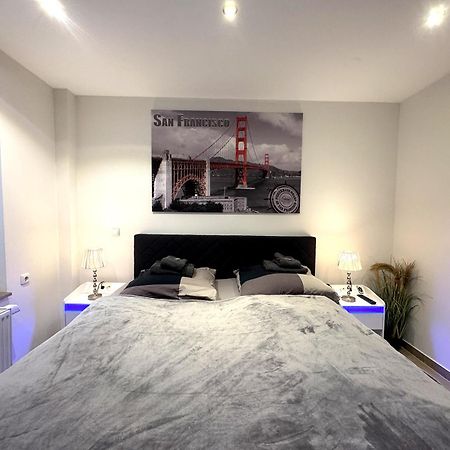 Ferienwohnungen Arp "2D" Mit Terrasse Und Parkplatz Itzehoe Extérieur photo
