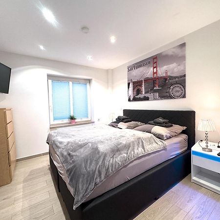 Ferienwohnungen Arp "2D" Mit Terrasse Und Parkplatz Itzehoe Extérieur photo